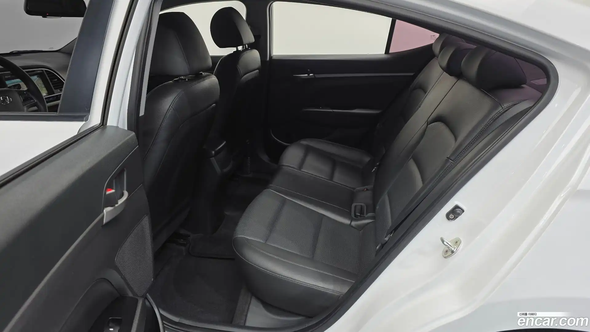 AVANTE Hyundai 2017.2-OPTION-016