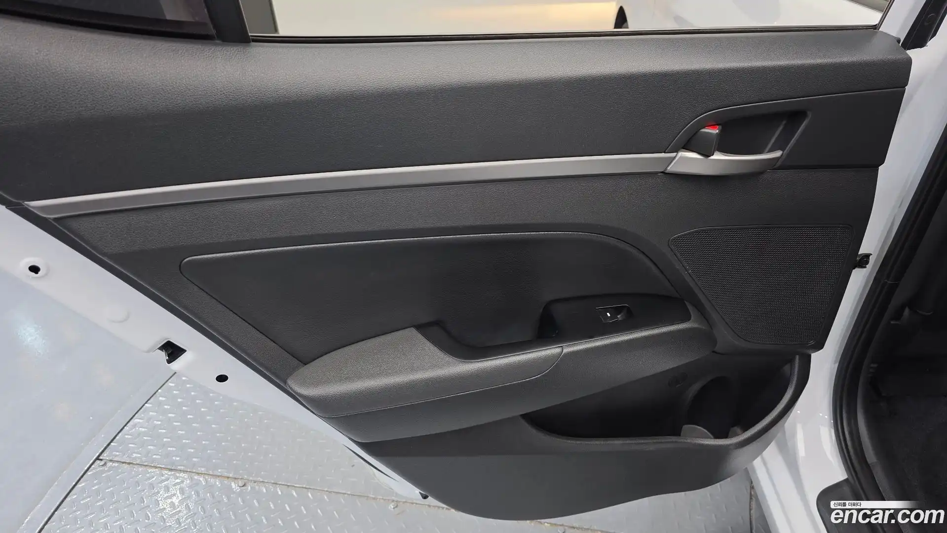 AVANTE Hyundai 2017.2-INNER-035