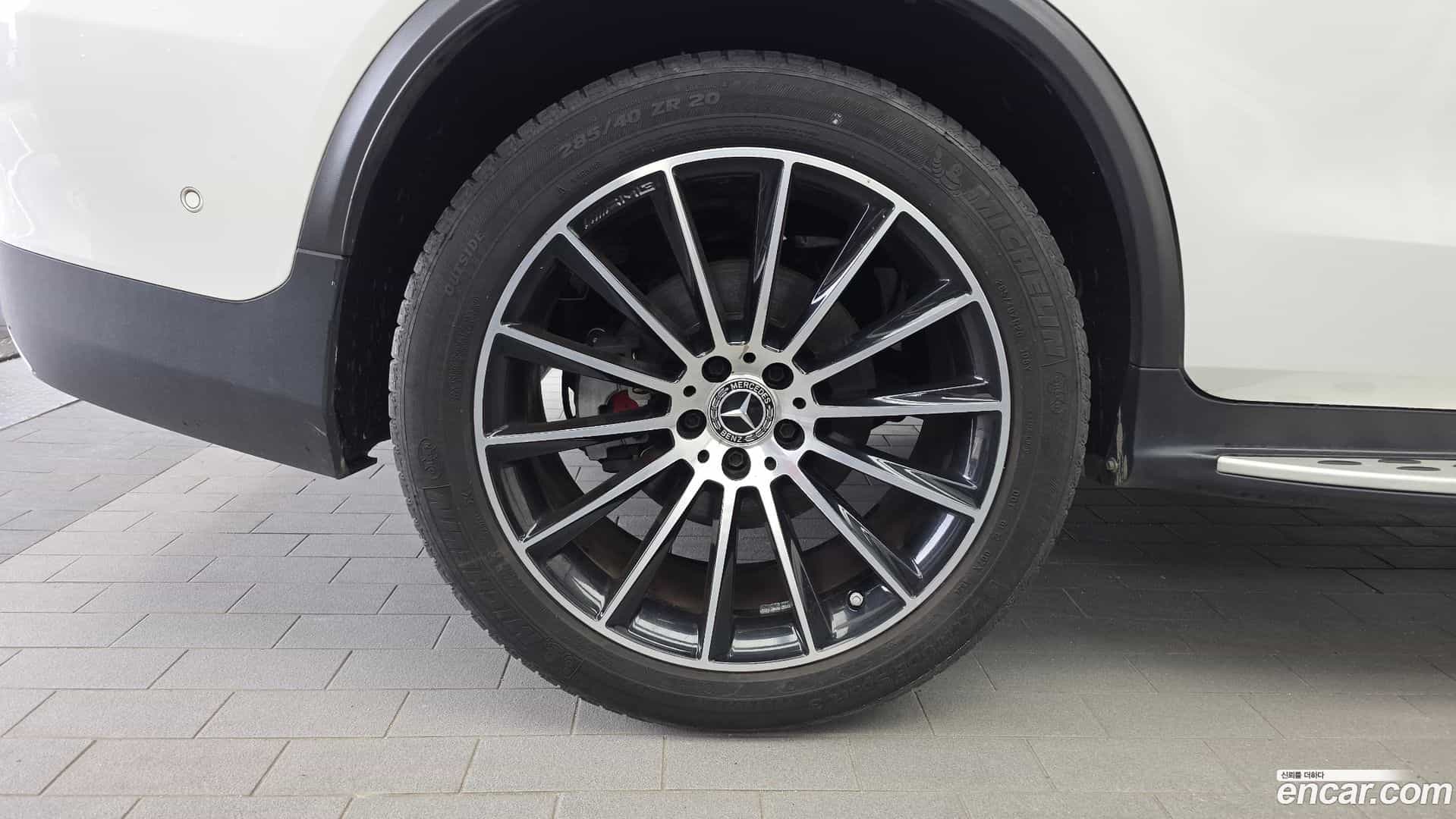 GLC-Class Mercedes-Benz 2017.4-OUTER-005