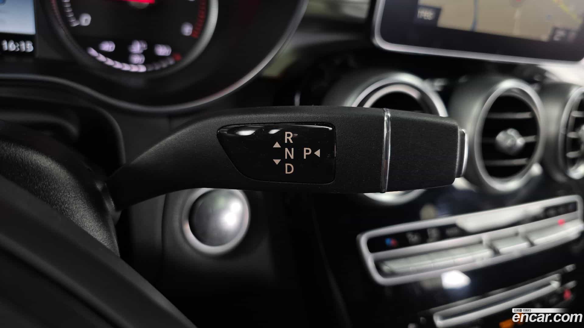 GLC-Class Mercedes-Benz 2017.4-INNER-009