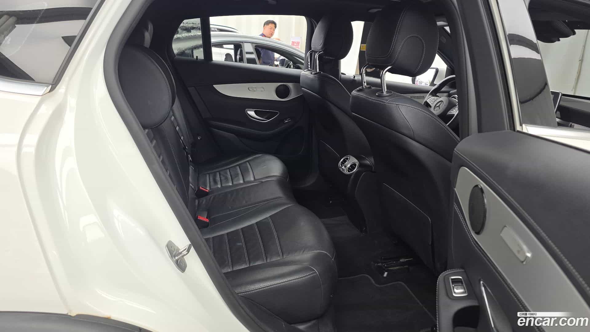 GLC-Class Mercedes-Benz 2017.4-OPTION-016