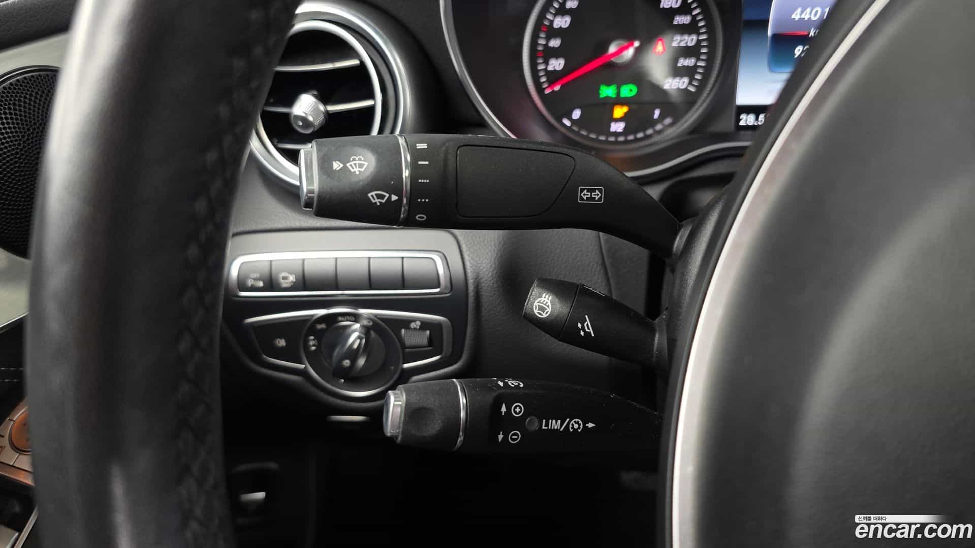 GLC-Class Mercedes-Benz 2017.4-OPTION-021