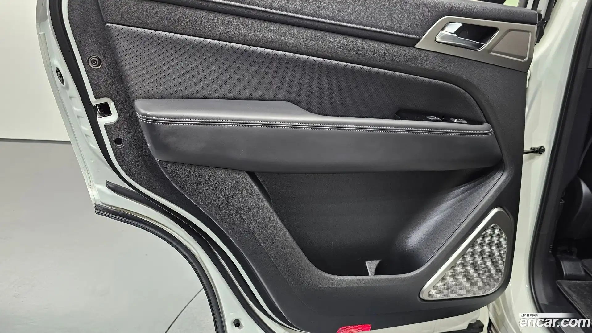Rexton KG Mobility 2017.10-INNER-035