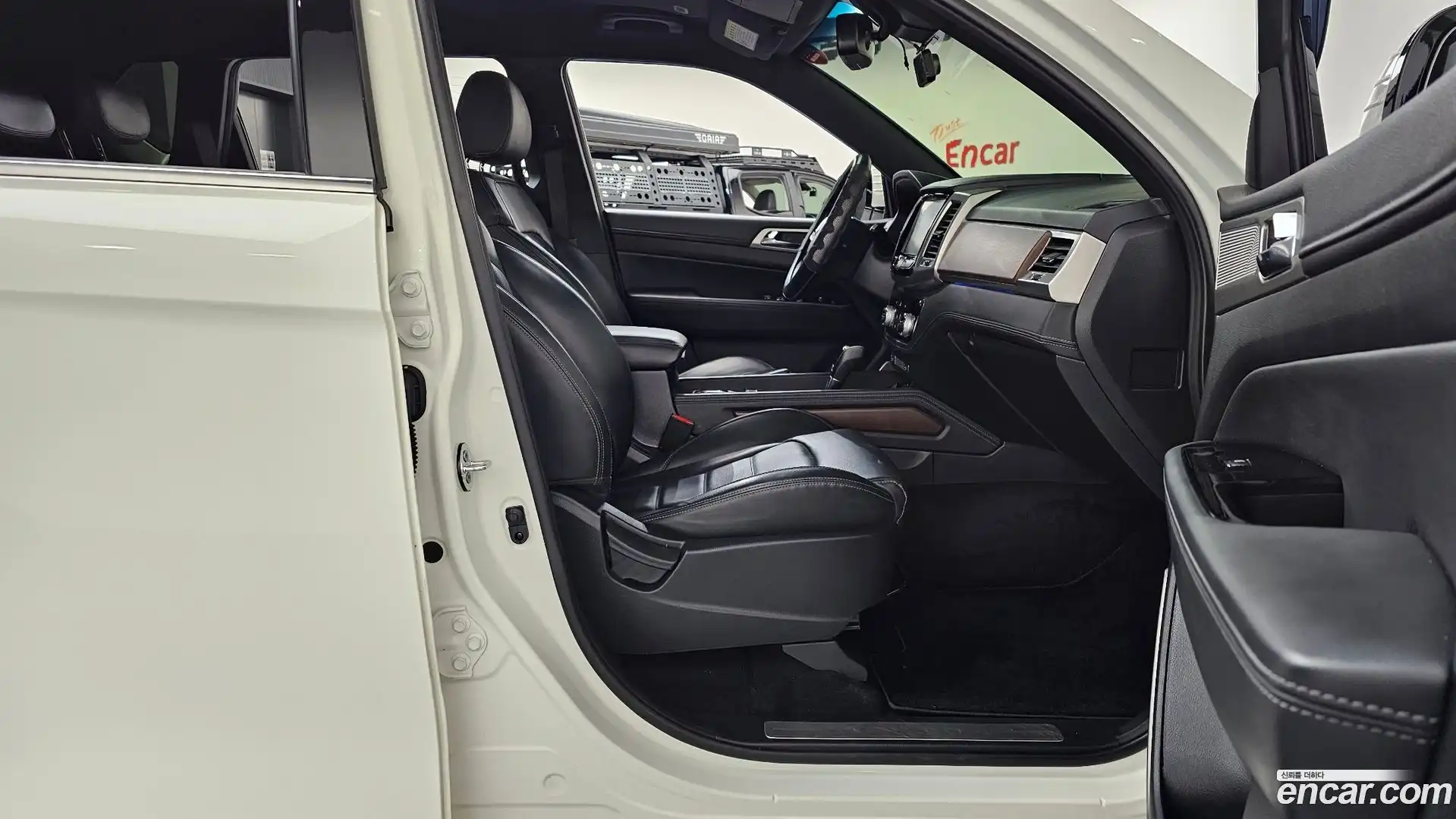 Rexton KG Mobility 2017.10-INNER-036