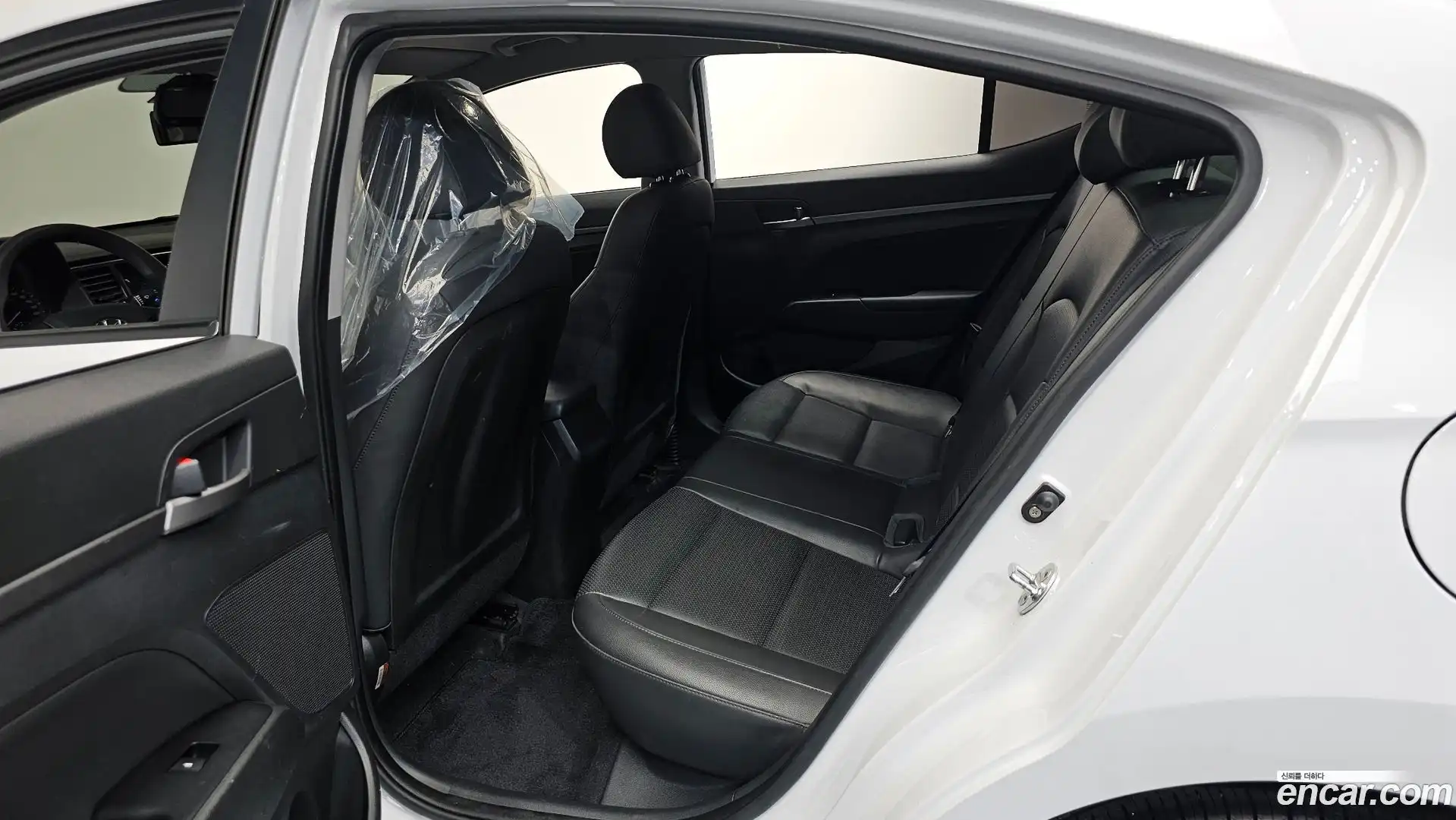 AVANTE Hyundai 2018.8-OPTION-015
