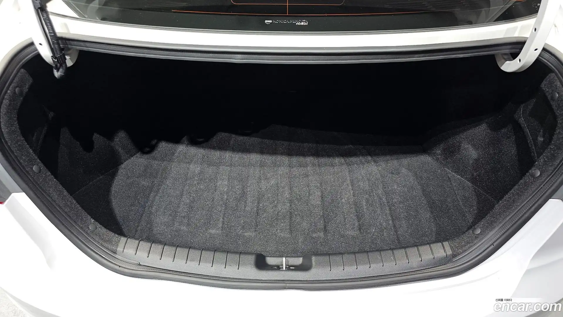 AVANTE Hyundai 2018.8-OPTION-019