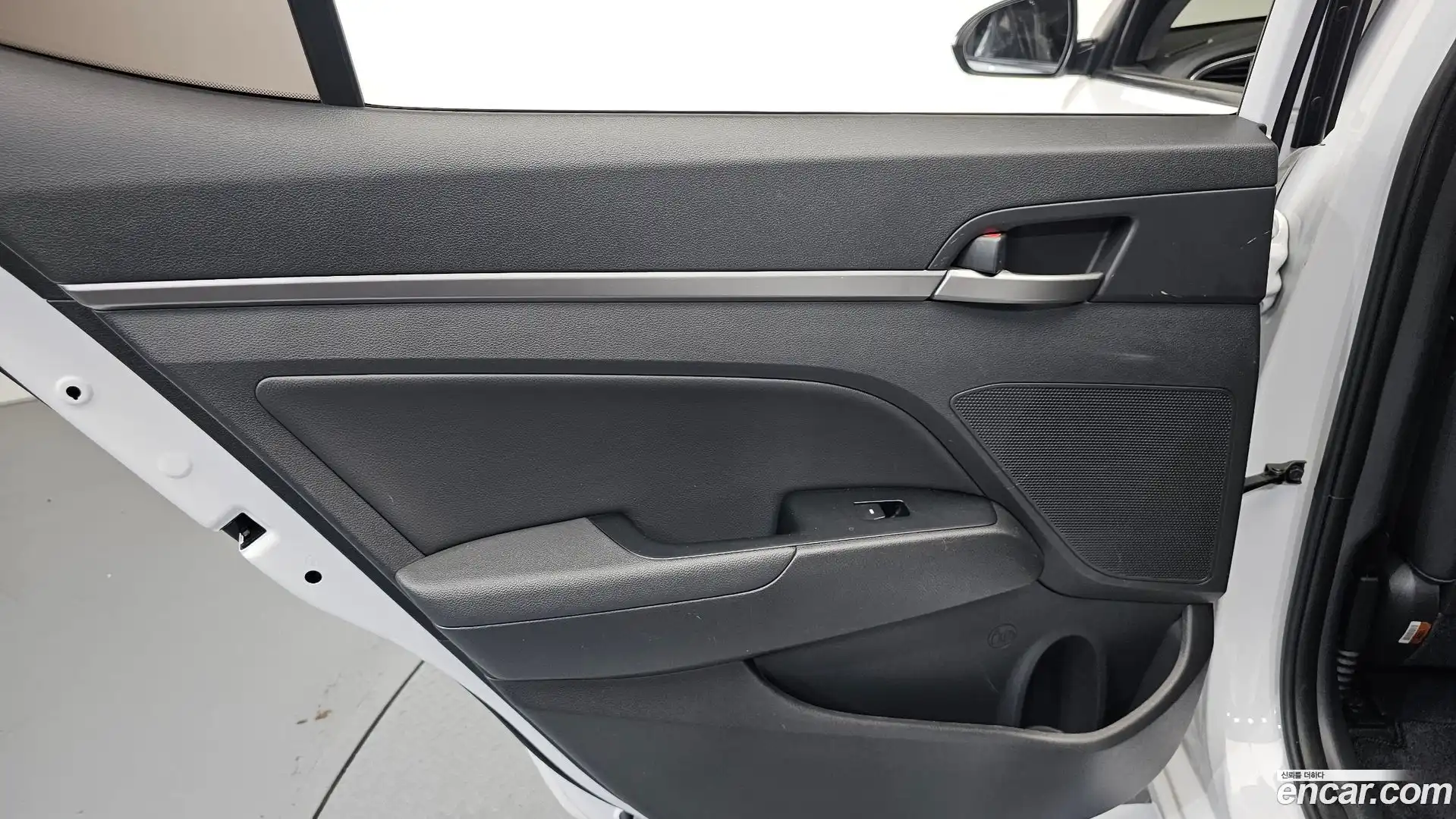 AVANTE Hyundai 2018.8-INNER-035