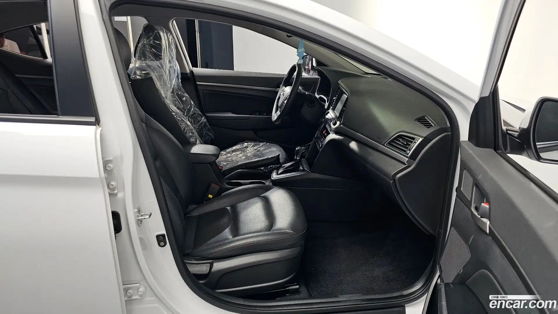 AVANTE Hyundai 2018.8-INNER-036