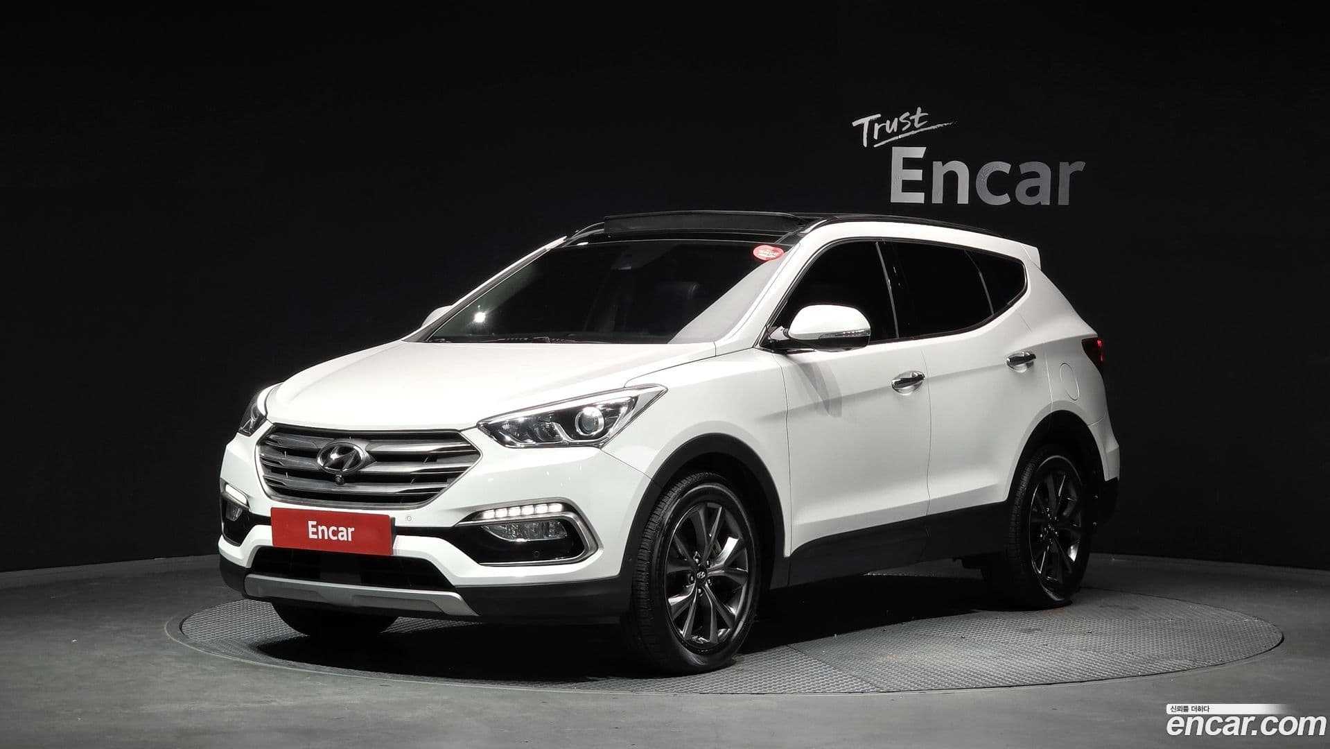 Main__Slider__Photo:Santafe Hyundai 2015.5-0