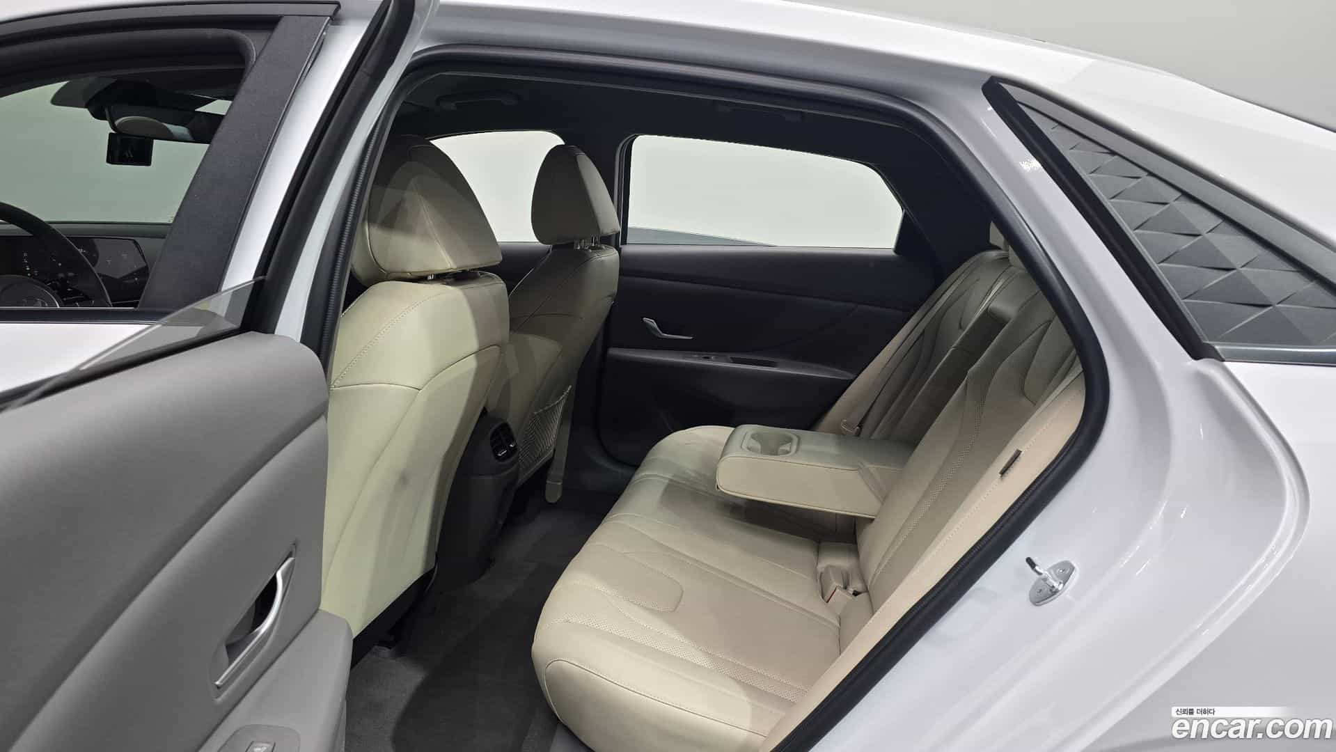 AVANTE Hyundai 2023.4-OPTION-016