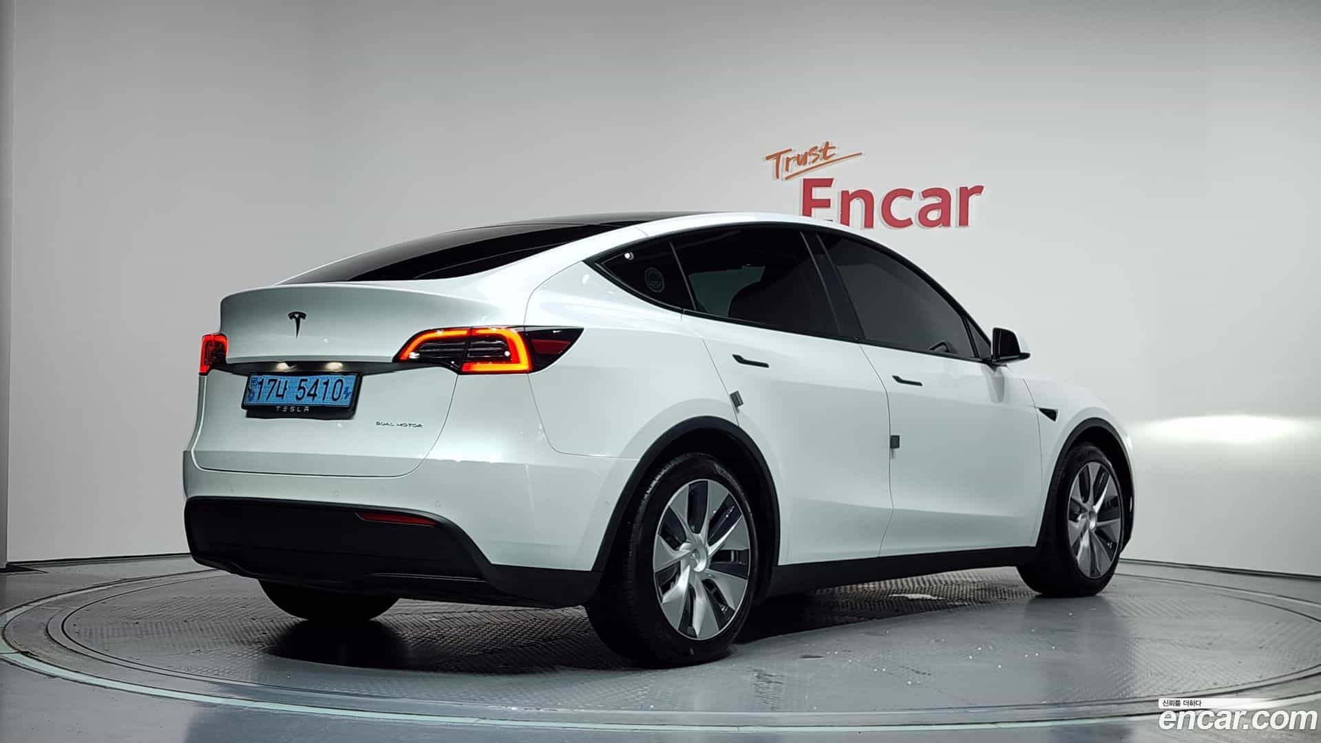 Model Y Tesla 2021.4-OUTER-002