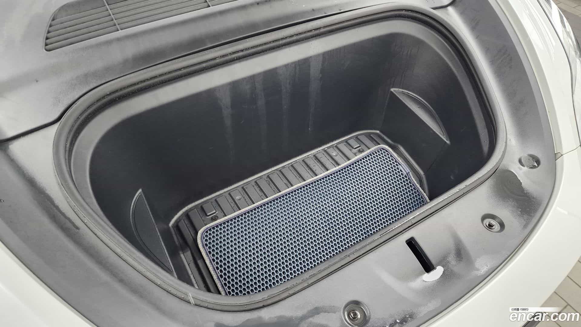 Model Y Tesla 2021.4-OUTER-006
