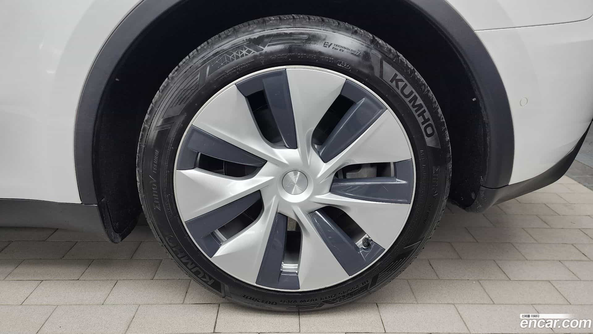 Model Y Tesla 2021.4-OUTER-031