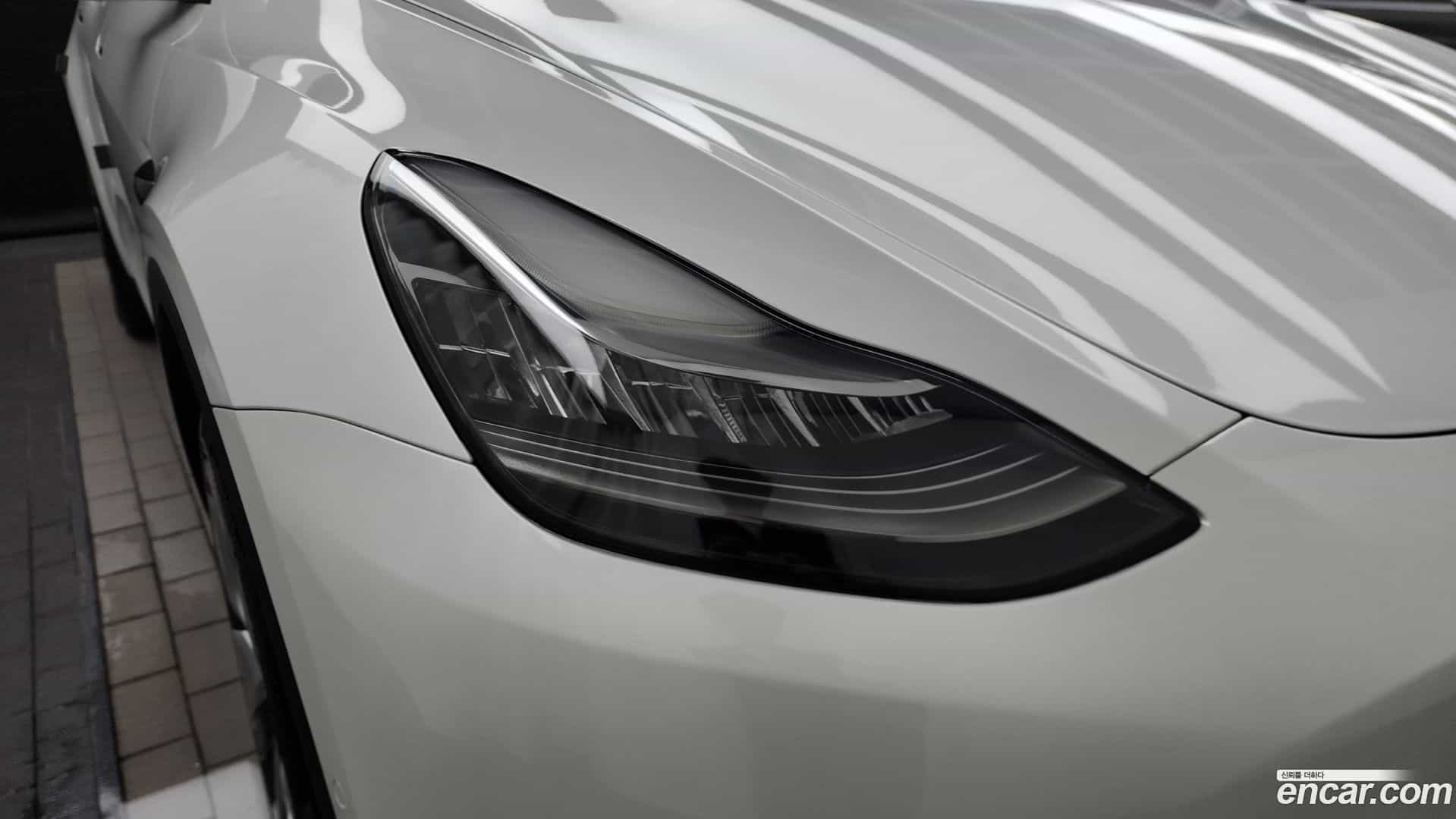 Model Y Tesla 2021.4-OUTER-032
