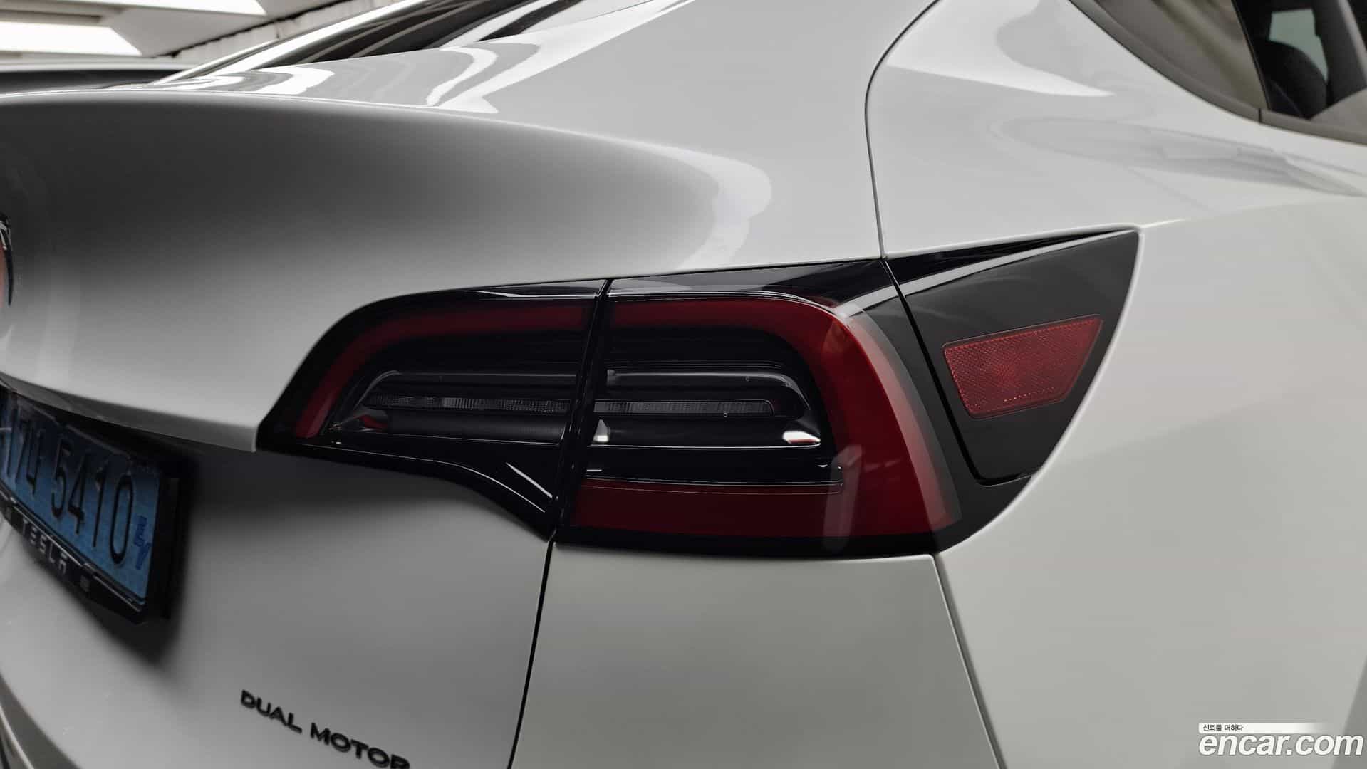 Model Y Tesla 2021.4-OUTER-033