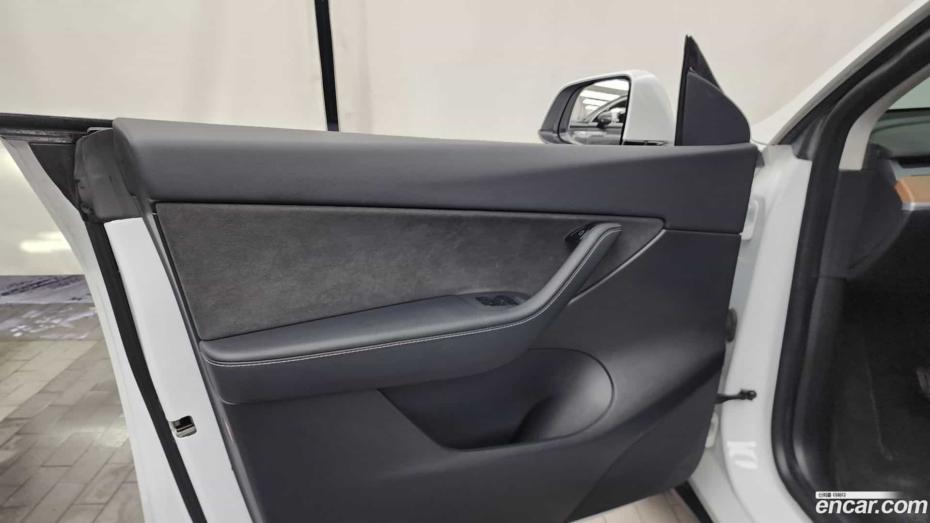 Model Y Tesla 2021.4-INNER-034