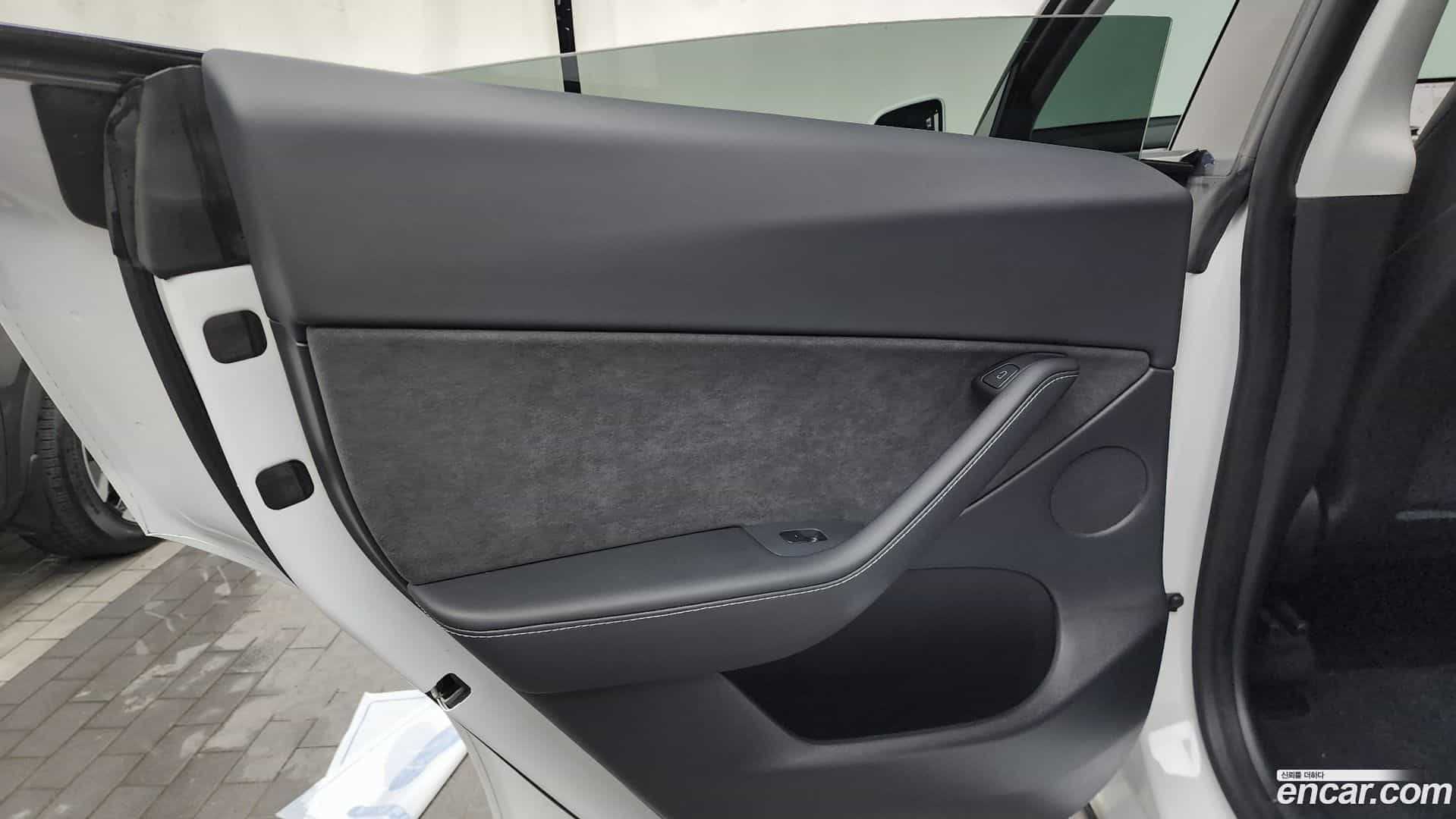 Model Y Tesla 2021.4-INNER-035