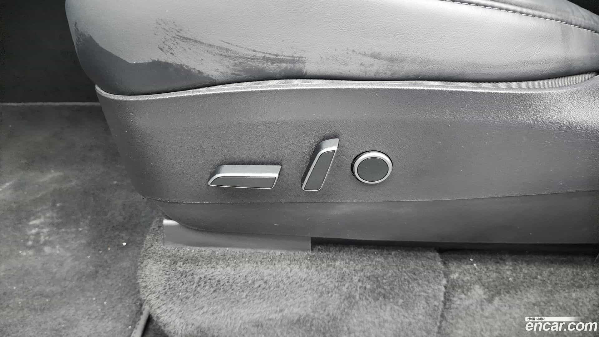 Model Y Tesla 2021.4-OPTION-044
