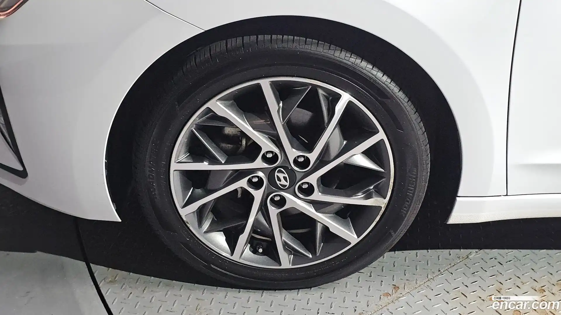 AVANTE Hyundai 2019.1-OUTER-005