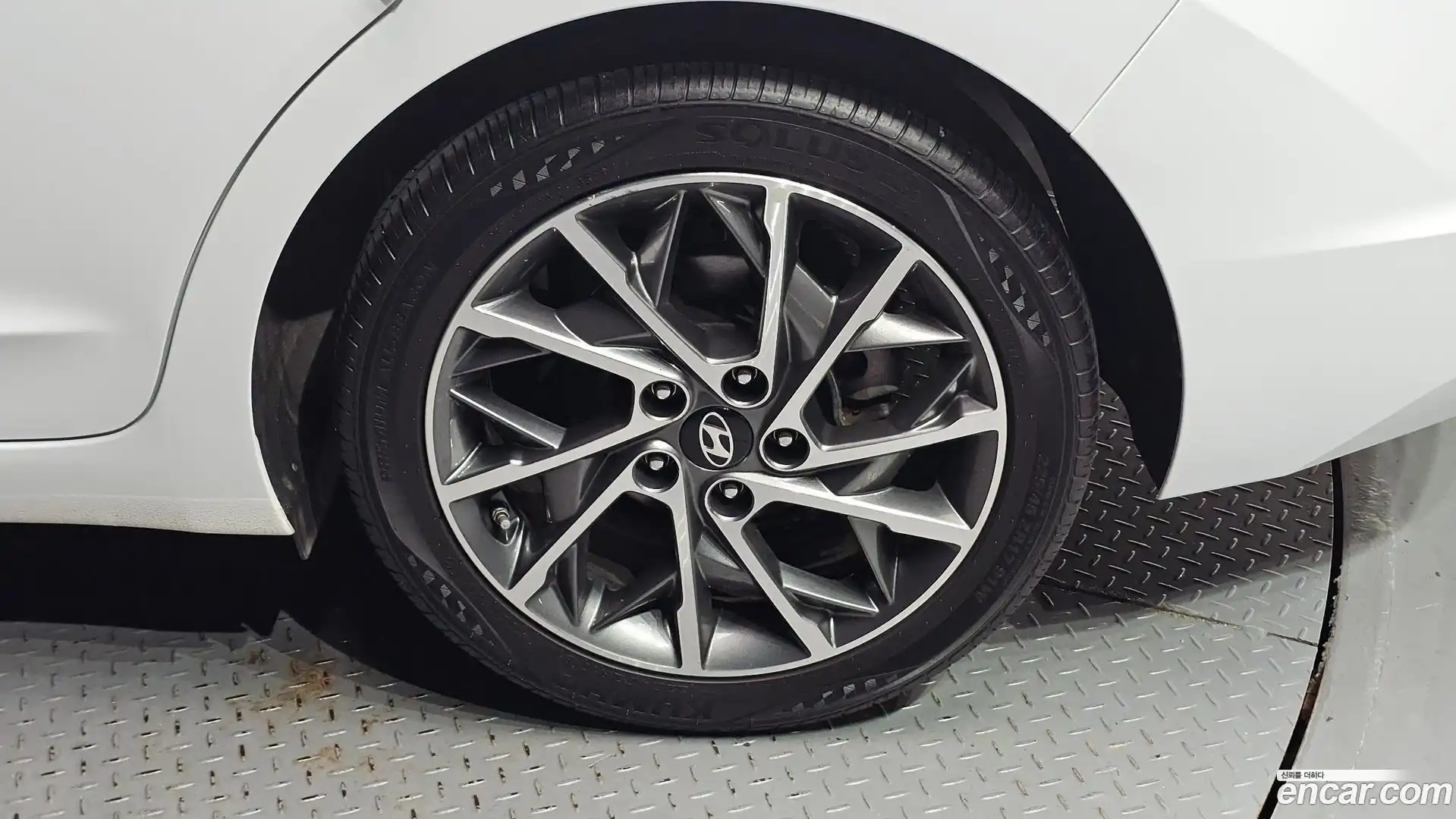 AVANTE Hyundai 2019.1-OUTER-031