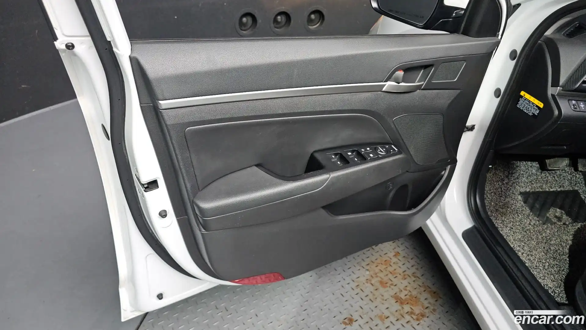 AVANTE Hyundai 2019.1-INNER-034