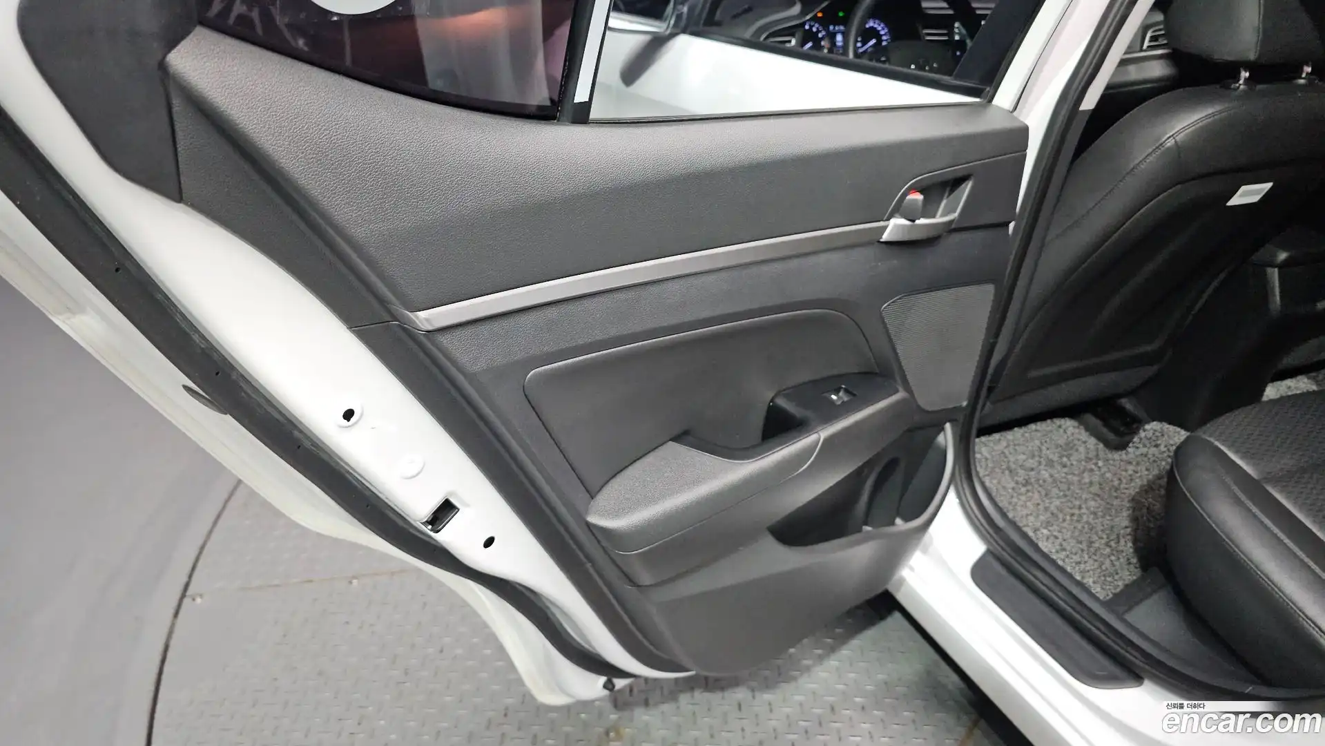 AVANTE Hyundai 2019.1-INNER-035