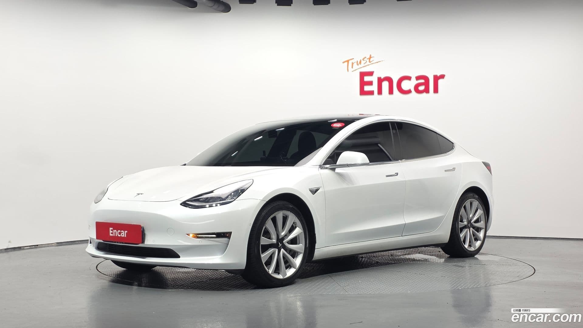 Main__Slider__Photo:Model 3 Tesla 2020.7-0