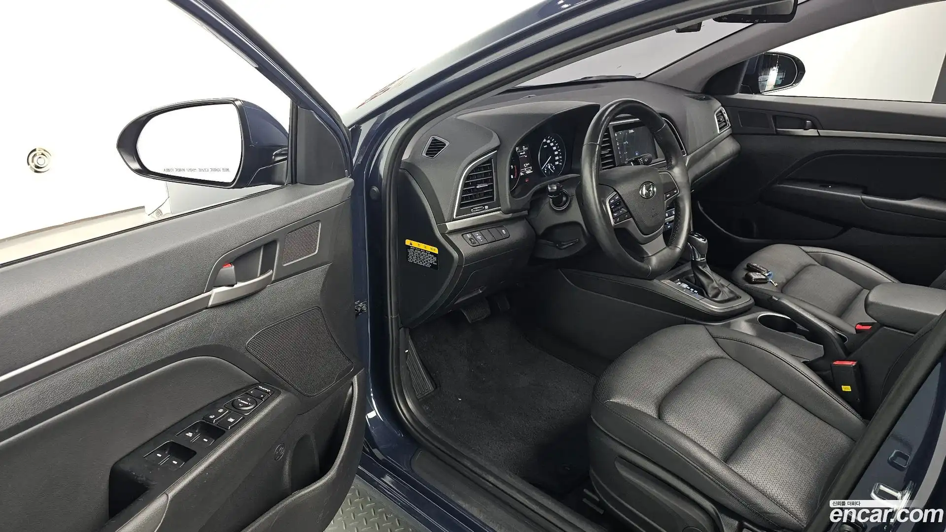AVANTE Hyundai 2016.2-INNER-010