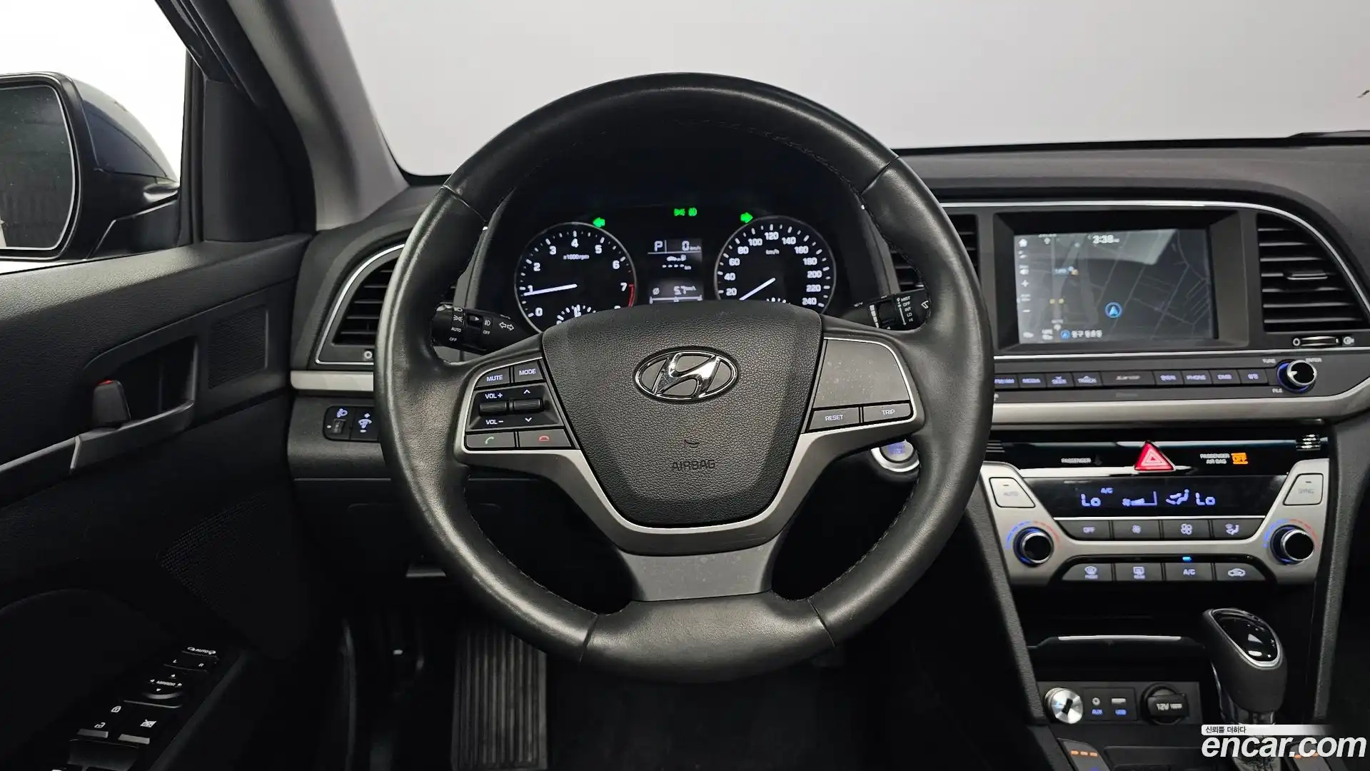 AVANTE Hyundai 2016.2-OPTION-017
