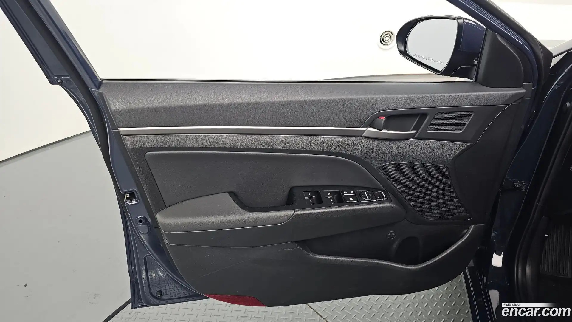AVANTE Hyundai 2016.2-INNER-034