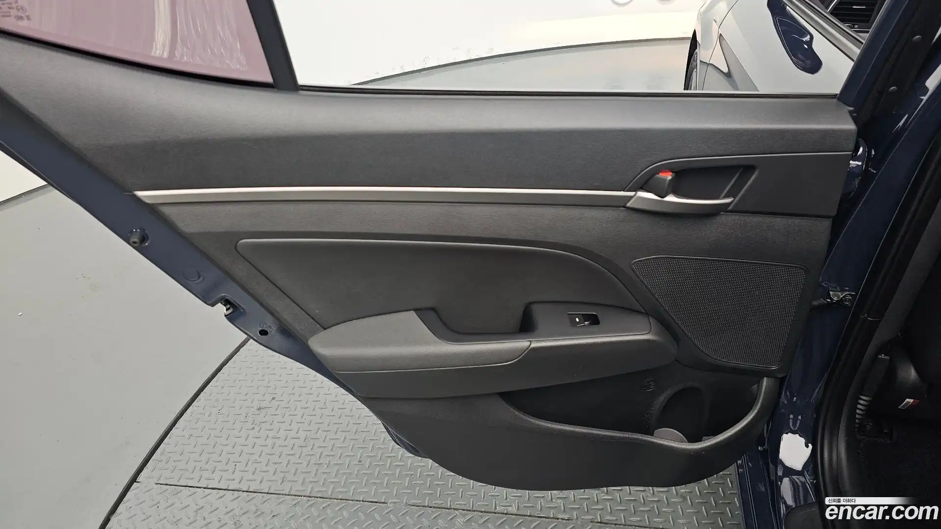 AVANTE Hyundai 2016.2-INNER-035