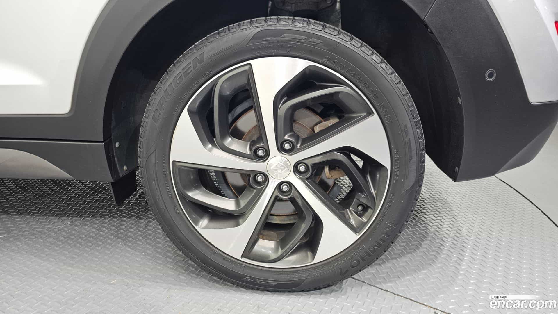 Tucson Hyundai 2016.1-OUTER-031