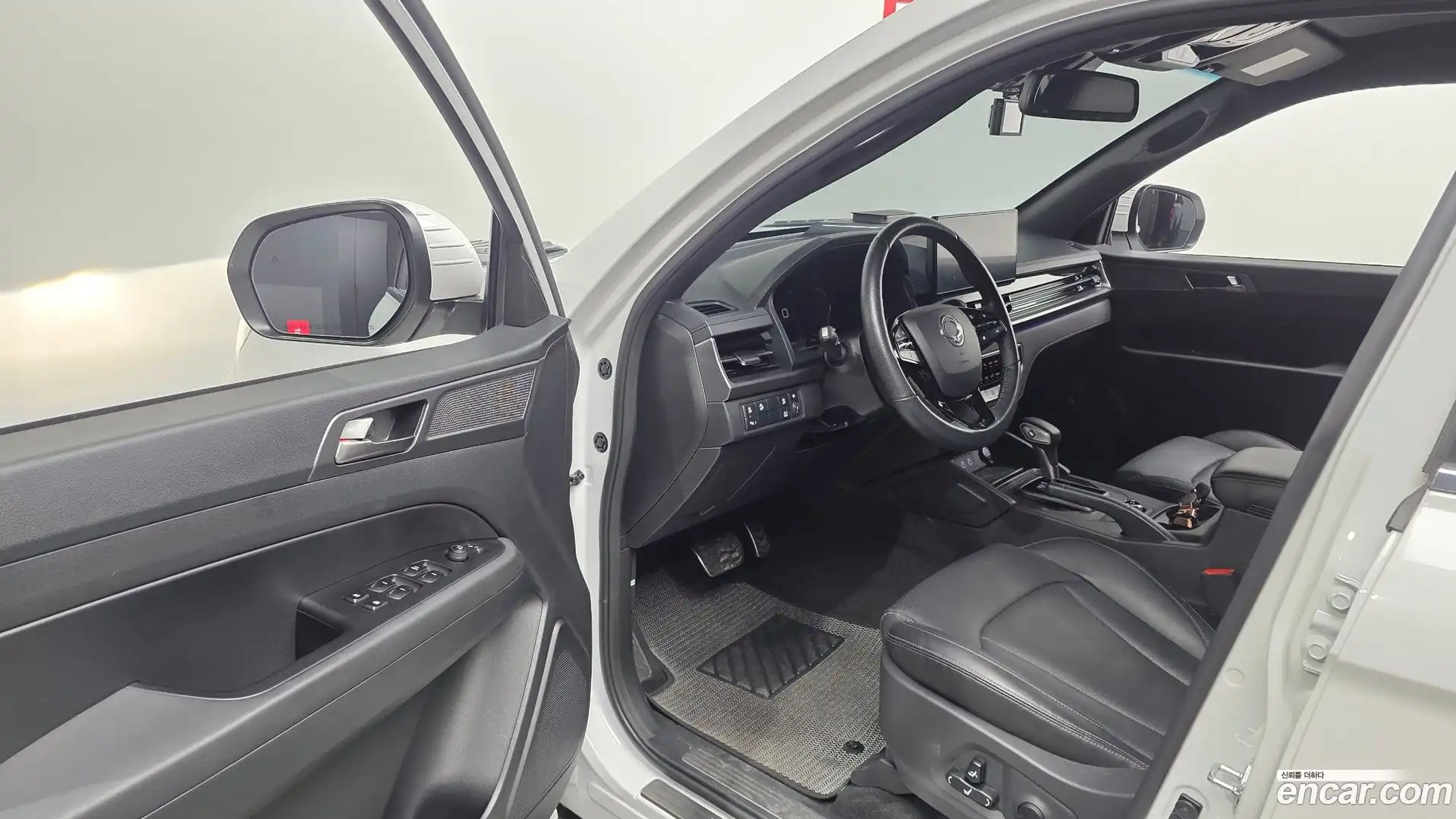 Rexton KG Mobility 2023.6-INNER-010