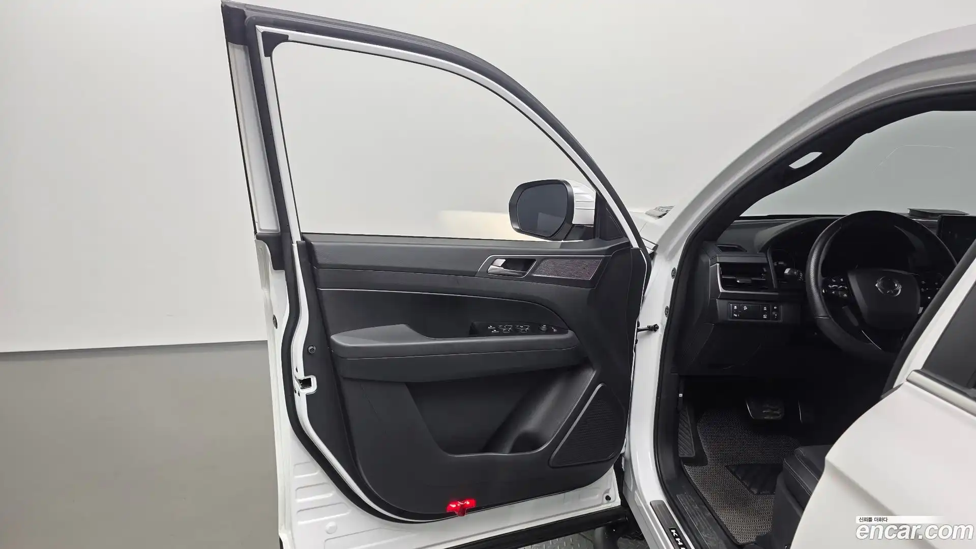 Rexton KG Mobility 2023.6-INNER-034