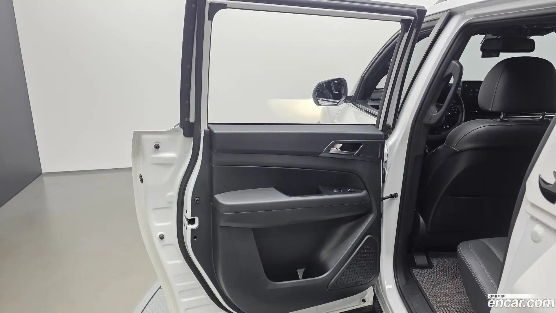 Rexton KG Mobility 2023.6-INNER-035