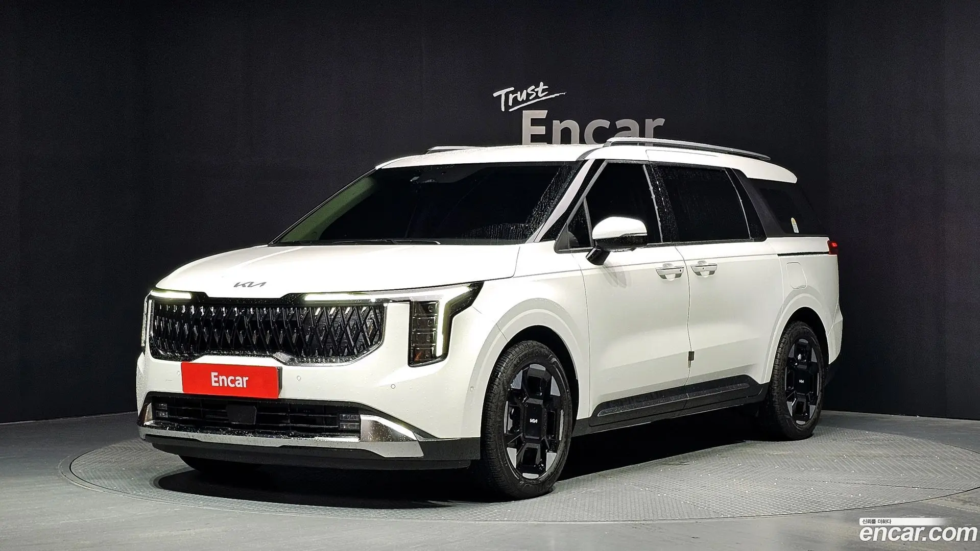 Main__Slider__Photo:Canival Kia 2025.7-0