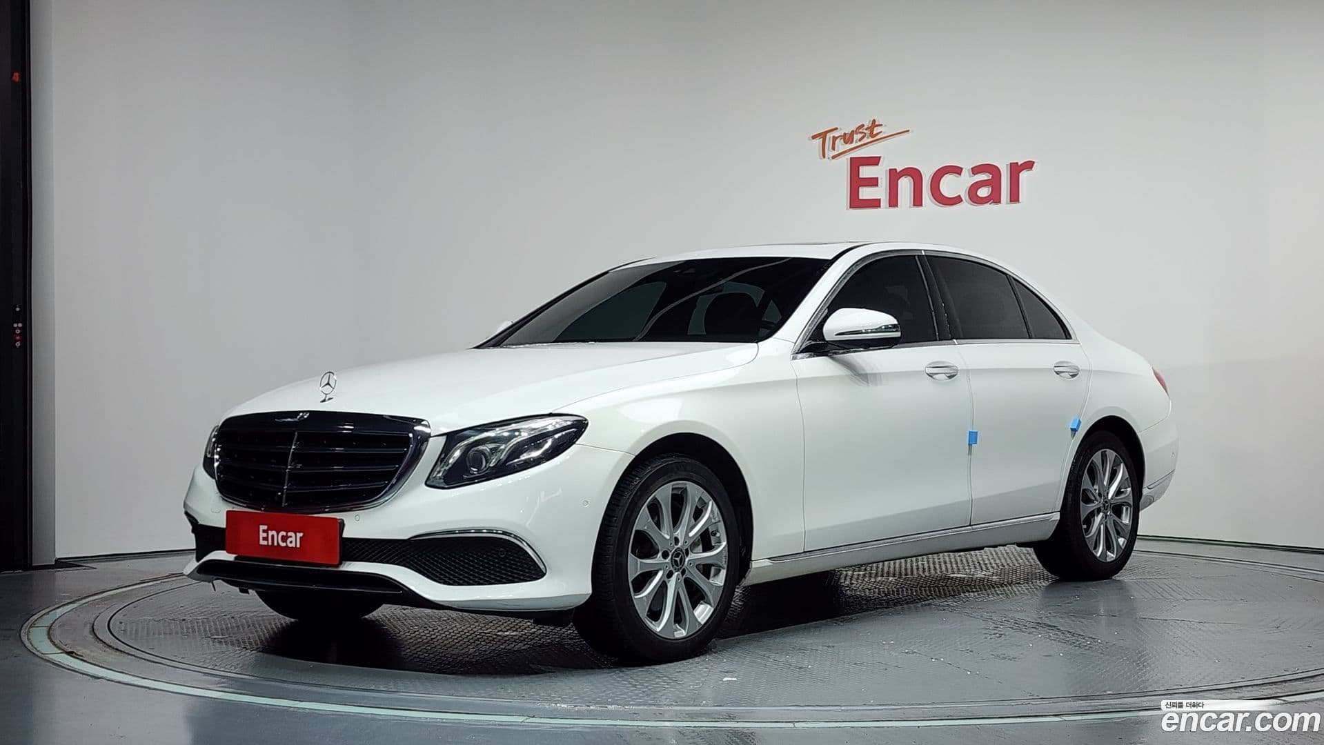 Main__Slider__Photo:E-Class Mercedes-Benz 2018.0-0