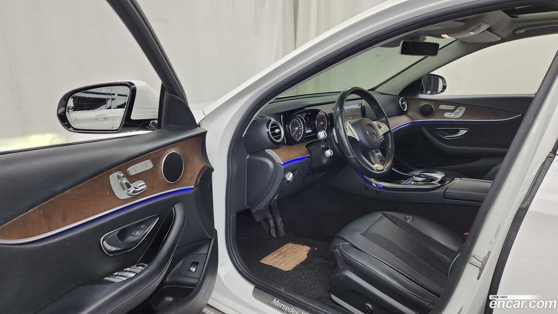 E-Class Mercedes-Benz 2018.0-INNER-010