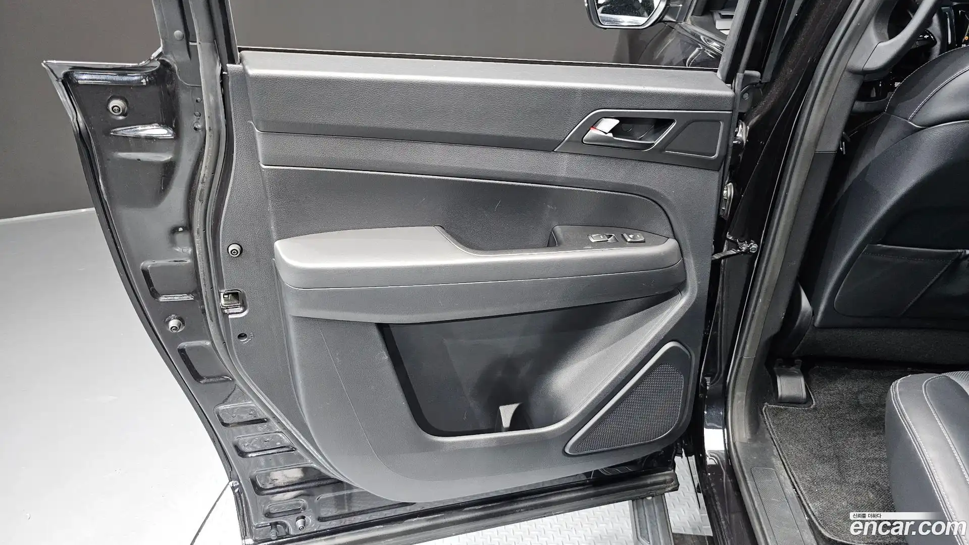 Rexton KG Mobility 2021.11-INNER-035