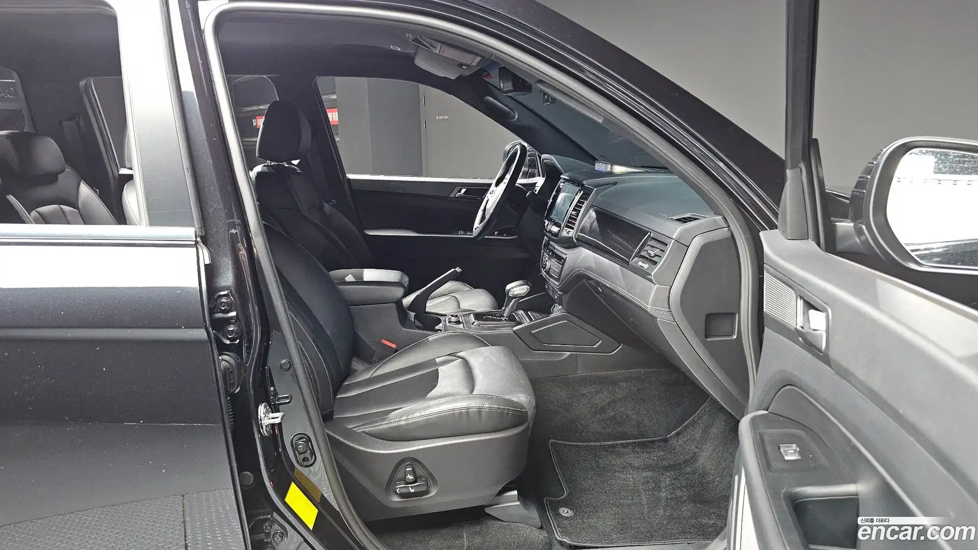 Rexton KG Mobility 2021.11-INNER-036