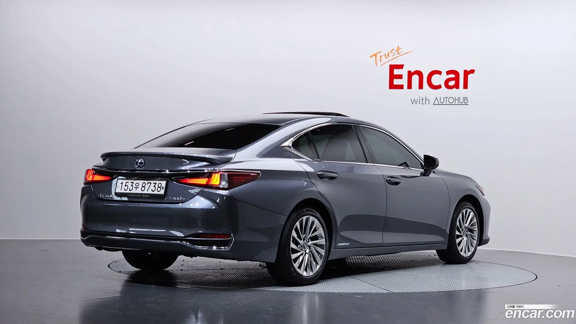 Main__Slider__Photo:ES Lexus 2021.6-1