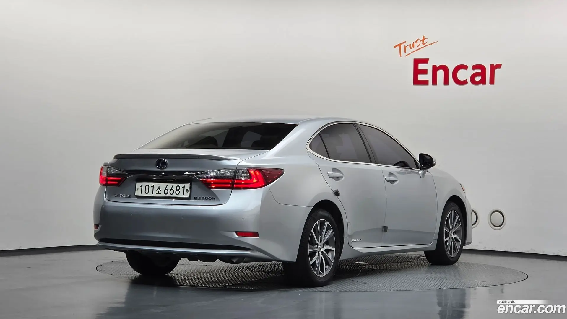 Main__Slider__Photo:ES Lexus 2017.7-1