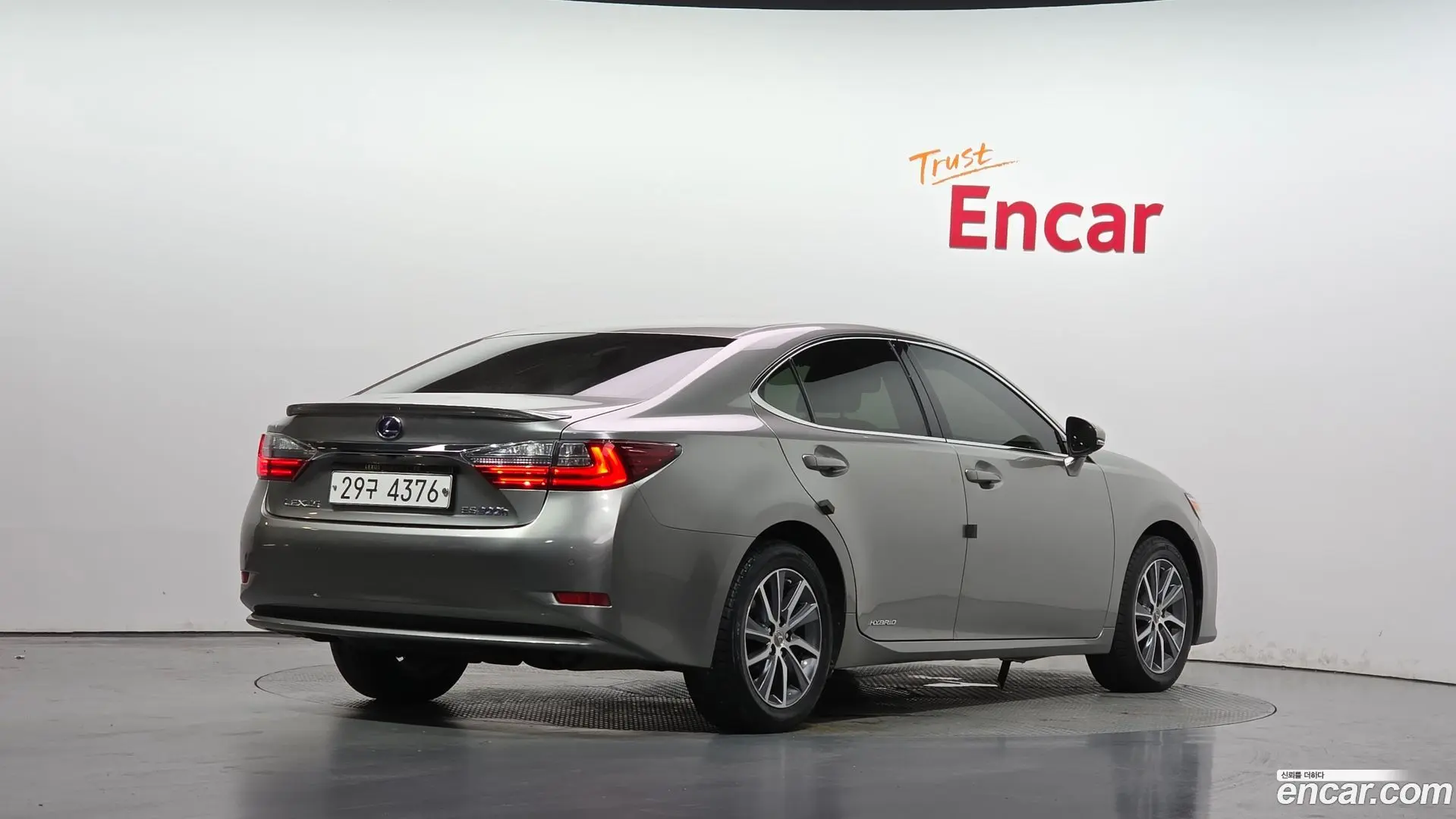Main__Slider__Photo:ES Lexus 2017.1-1