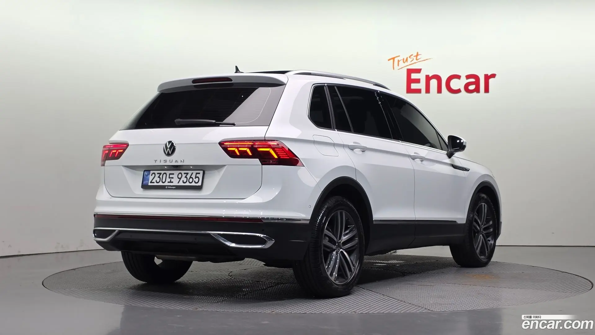 Main__Slider__Photo:Tiguan Volkswagen 2022.11-1