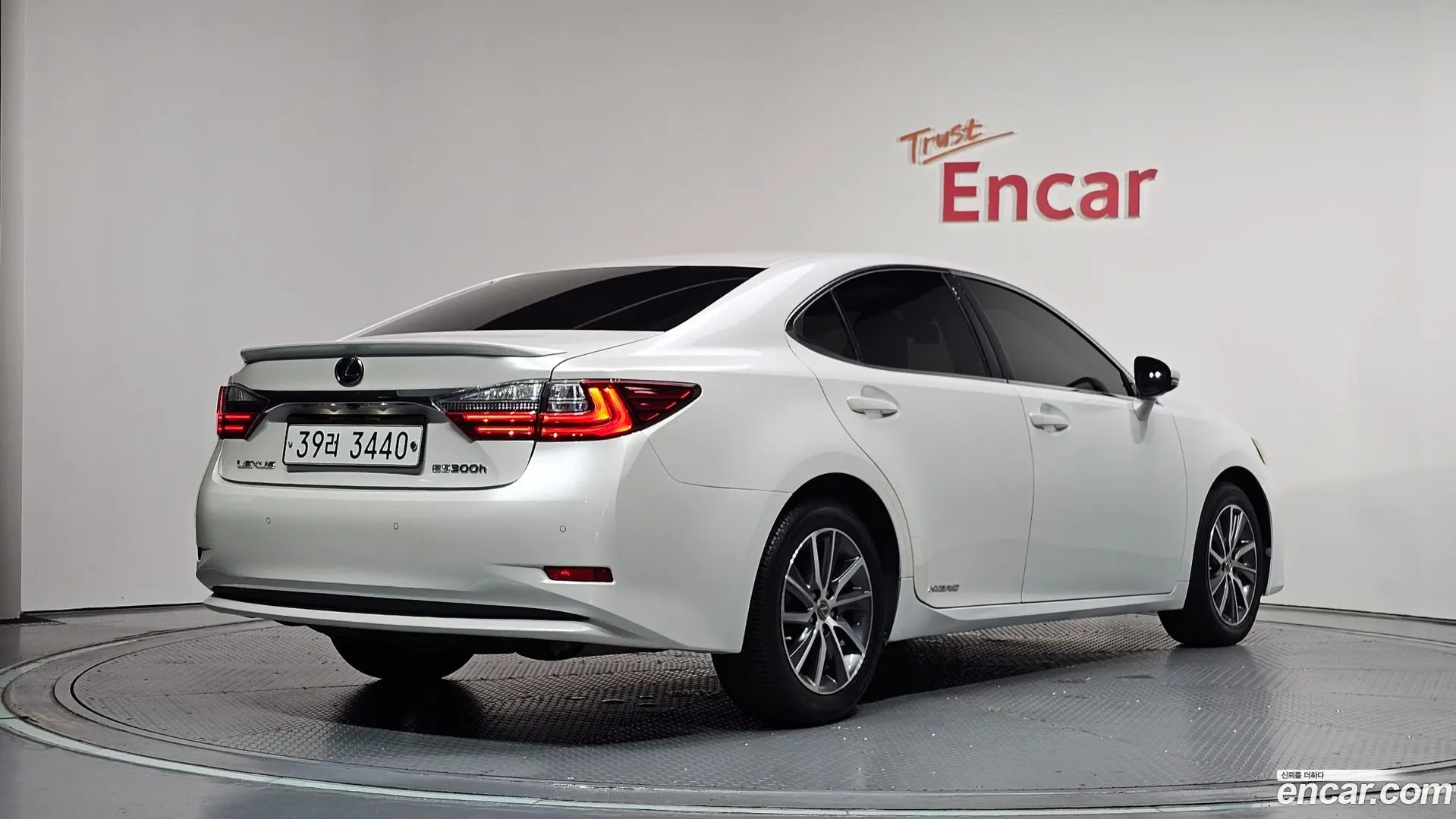 Main__Slider__Photo:ES Lexus 2018.2-1