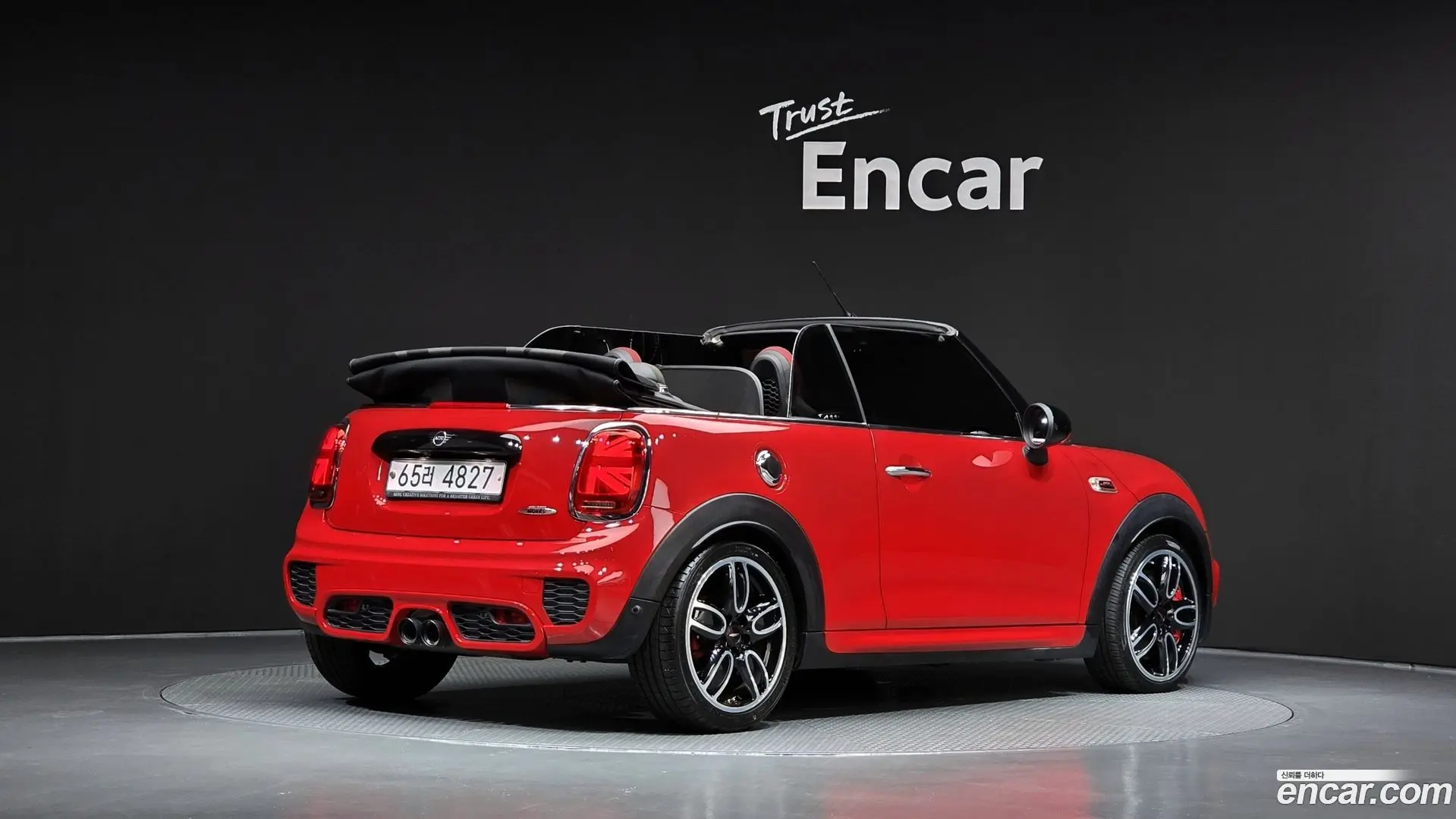 Main__Slider__Photo:Cooper Convertible Mini 2019.2-1