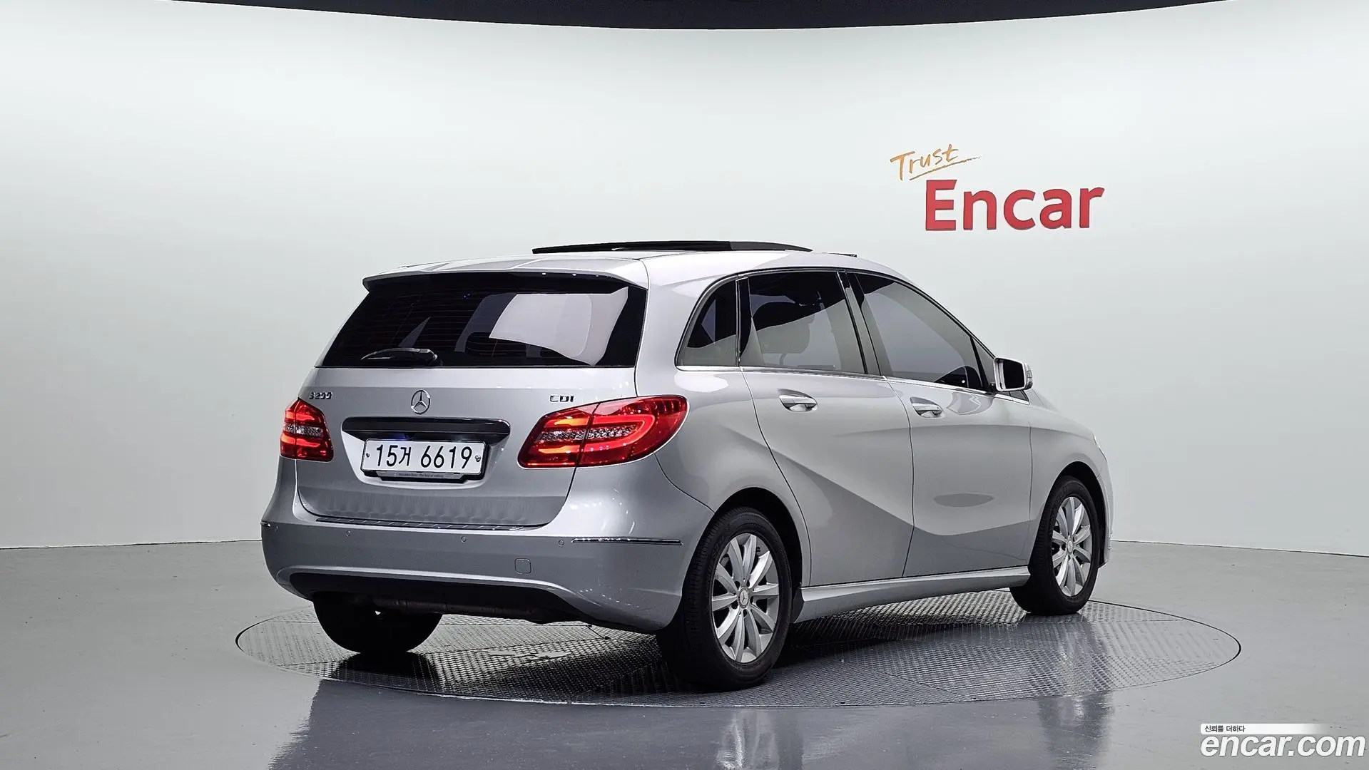 Main__Slider__Photo:B-Class Mercedes-Benz 2014.10-1