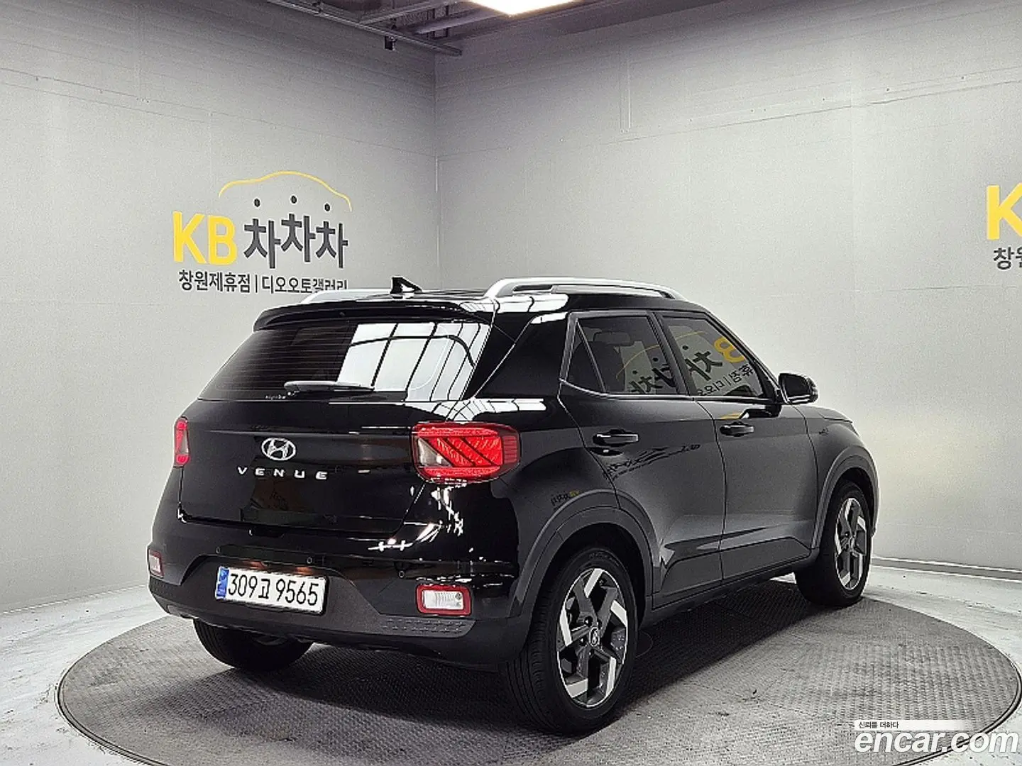 Main__Slider__Photo:Venue Hyundai 2023.9-1