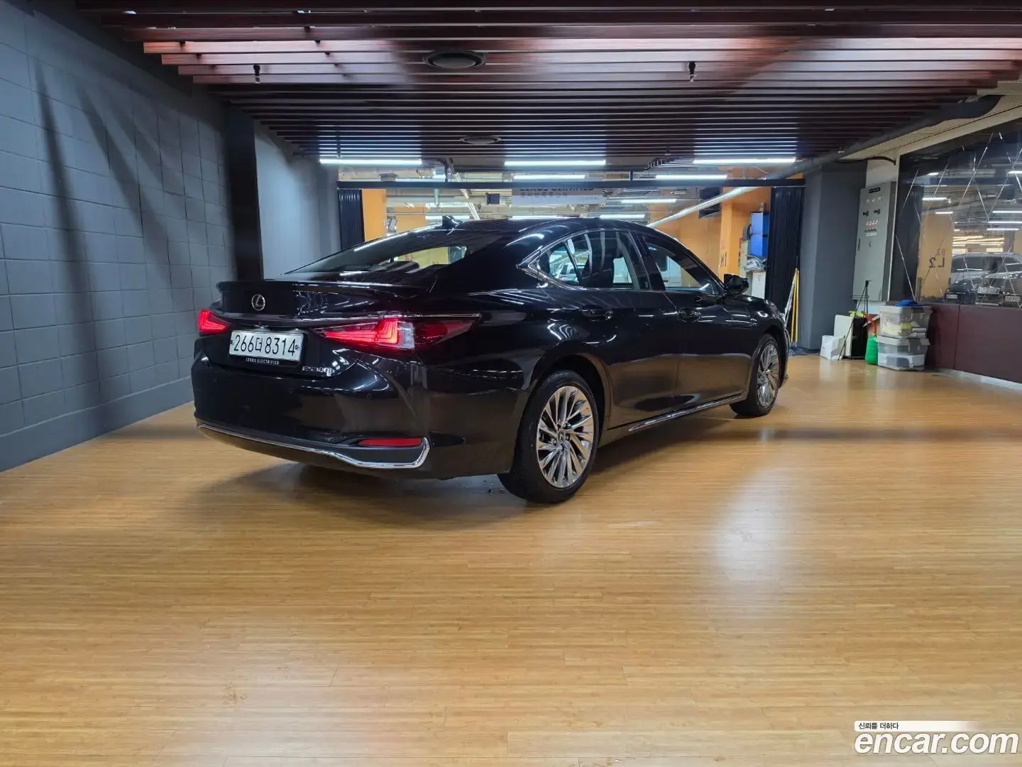 Main__Slider__Photo:ES Lexus 2025.11-1