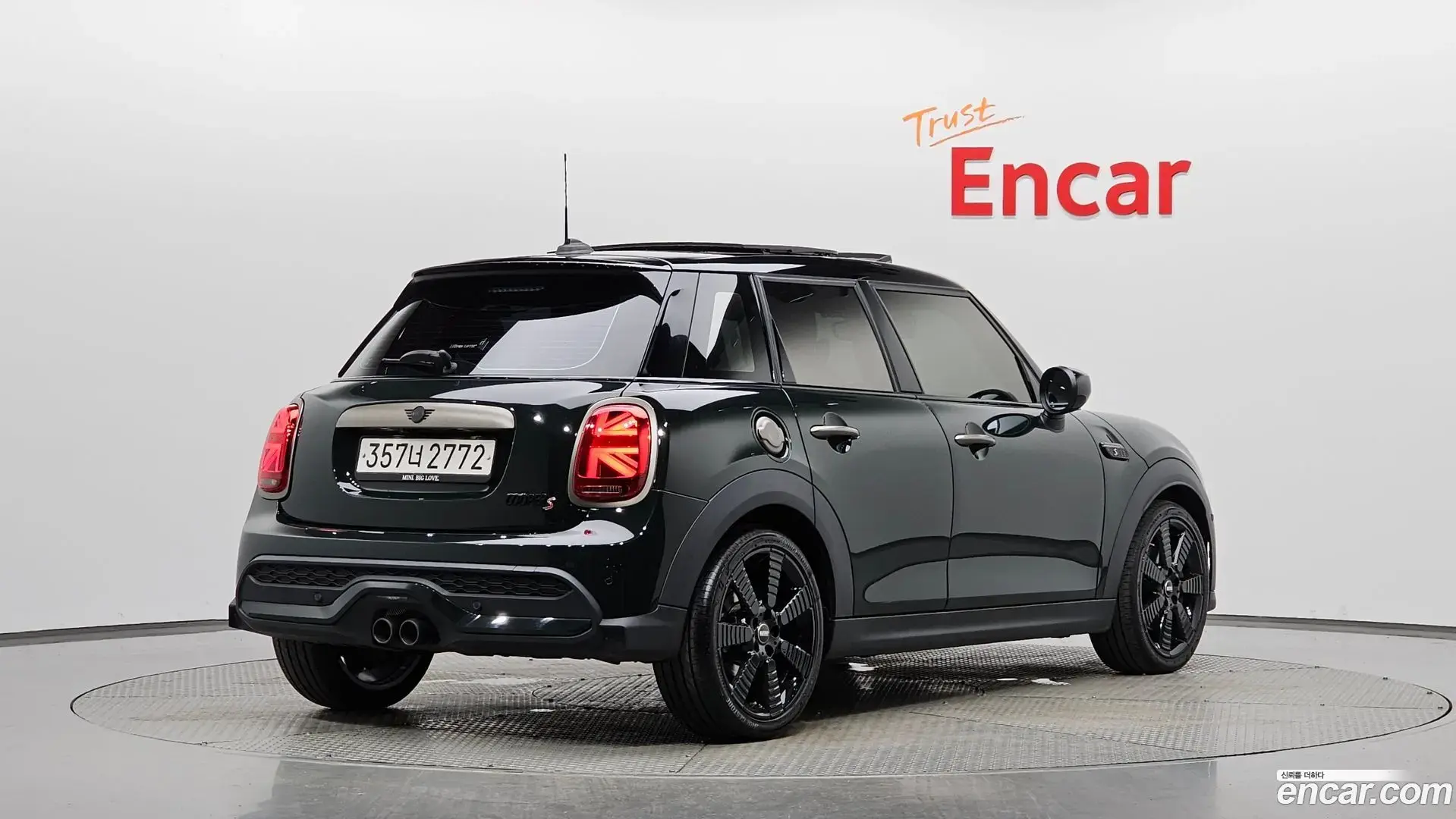 Main__Slider__Photo:Cooper Mini 2022.10-1